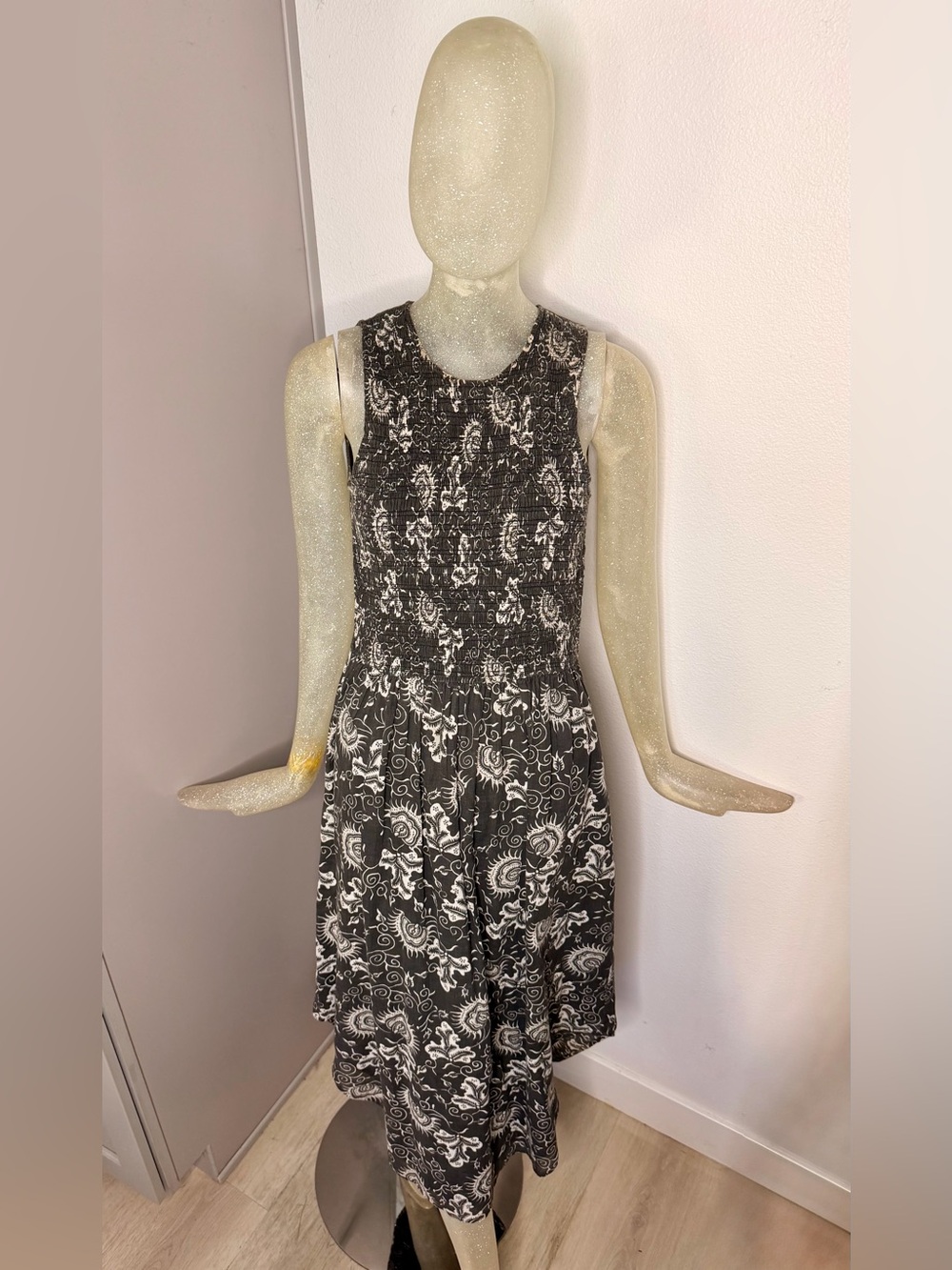 ULLA JOHNSON Gray/White Smocked Printed Cotton Midi Dress. Size 4